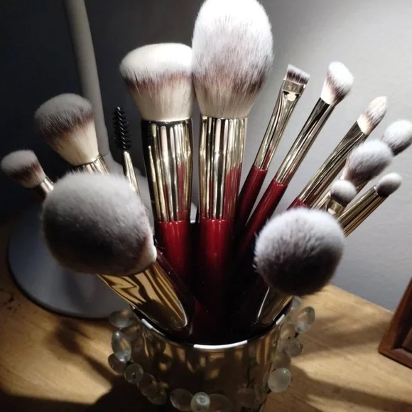 Luxurious Makeup 15 Brush Set - Red - Picture 1 of 4